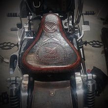 Load image into Gallery viewer, Chopper/Bobber Pan seat - Spartan Art, Brown