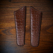 Load image into Gallery viewer, Leather Saddlebag Emblem/Protection, Alligator Print