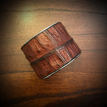 Load image into Gallery viewer, Bracelet - Genuine Caiman Alligator - Brown