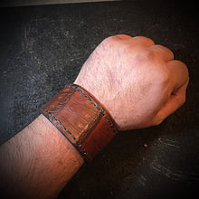 Load image into Gallery viewer, Cuff - Brown American Alligator