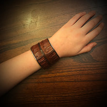 Load image into Gallery viewer, Bracelet - Genuine Caiman Alligator - Brown