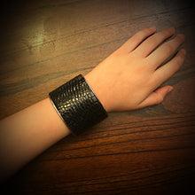 Load image into Gallery viewer, Bracelet- Genuine American Alligator - Black